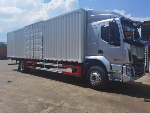 Xe tải thùng 4x2 4 máy thùng kín nhập khẩu