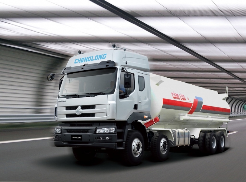Xe xitec chở xăng dầu 330 HP 8×4