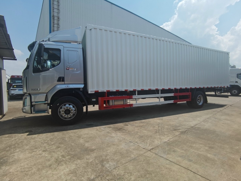 Xe tải thùng 4x2 4 máy thùng kín nhập khẩu